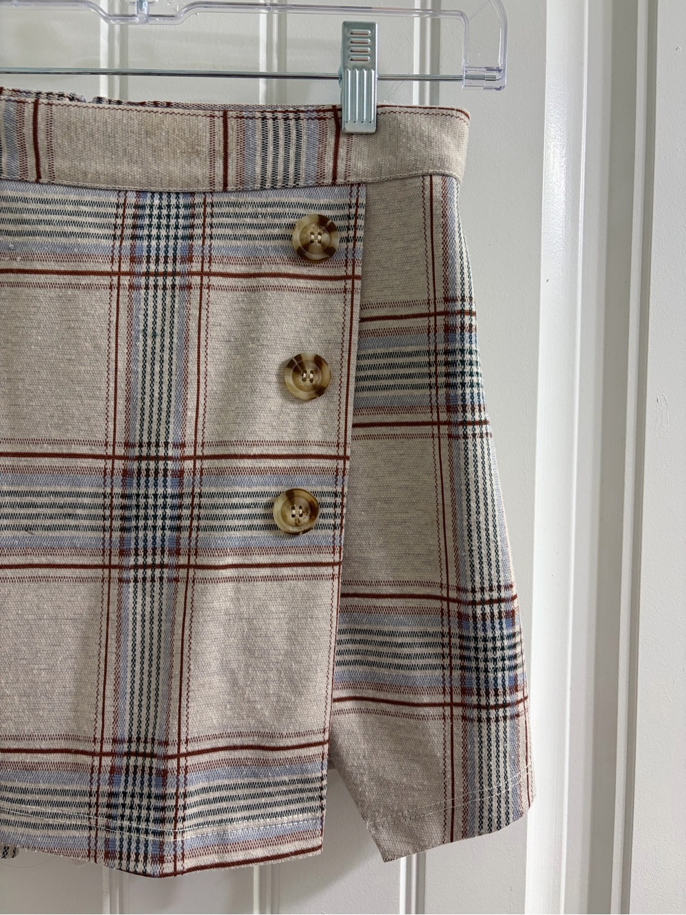 Altar'd State Beige Plaid Wrap Mini Skort M Gossip Girl Classic Prep - Picture 3 of 11